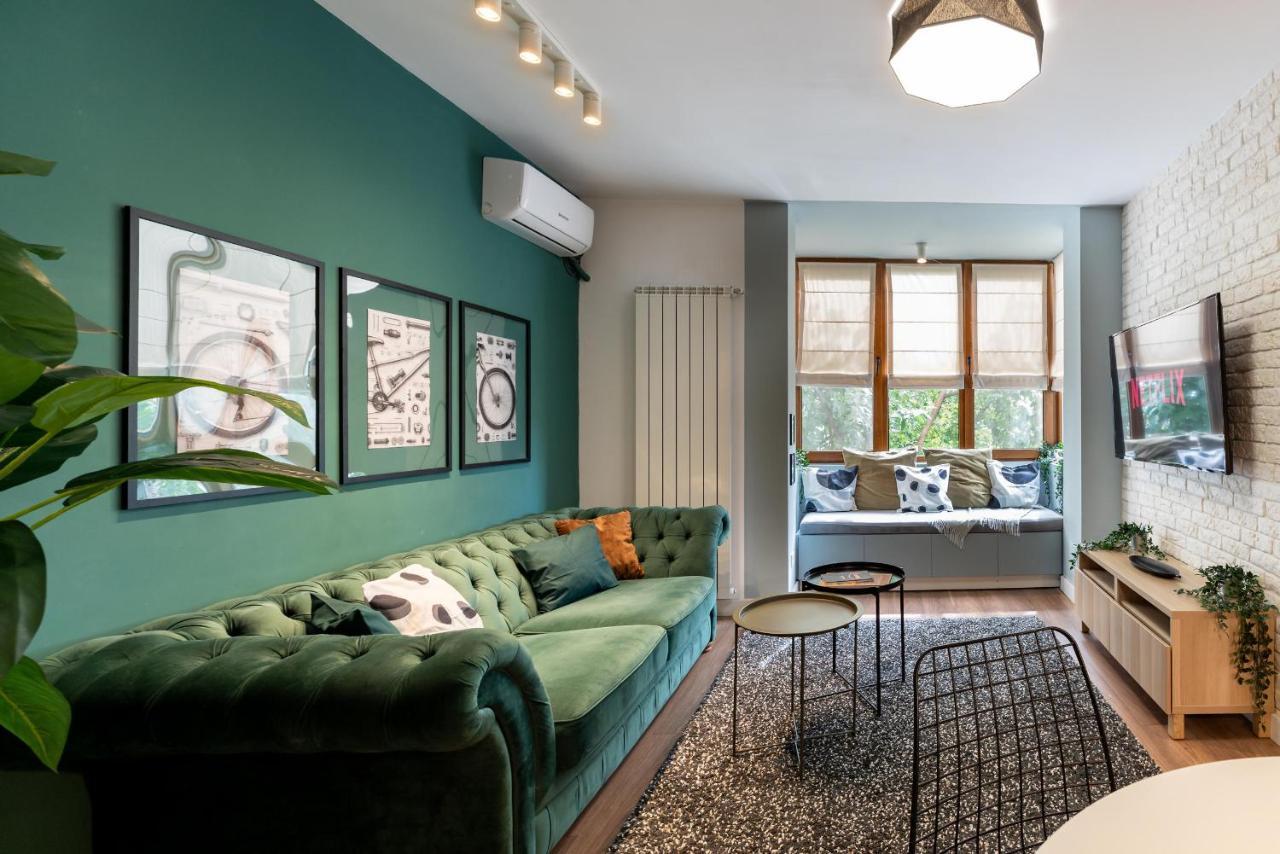 בוקרשט Downtown Retreat: Spacious 2-Br By Unirii Square מראה חיצוני תמונה