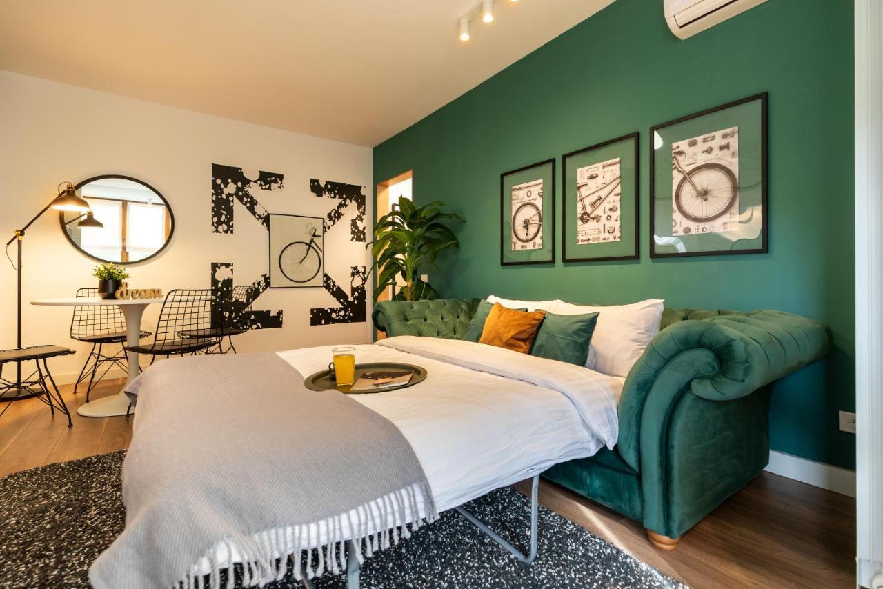 בוקרשט Downtown Retreat: Spacious 2-Br By Unirii Square מראה חיצוני תמונה