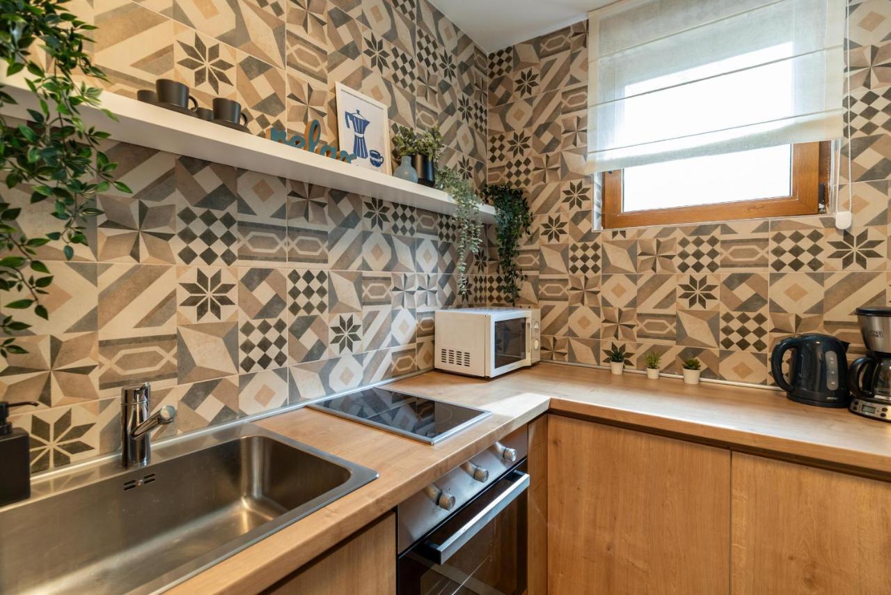 בוקרשט Downtown Retreat: Spacious 2-Br By Unirii Square מראה חיצוני תמונה
