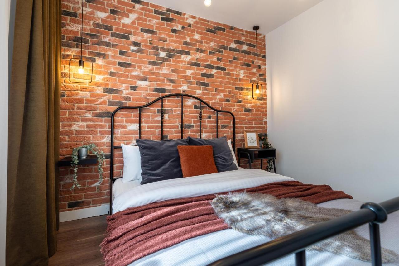 בוקרשט Downtown Retreat: Spacious 2-Br By Unirii Square מראה חיצוני תמונה