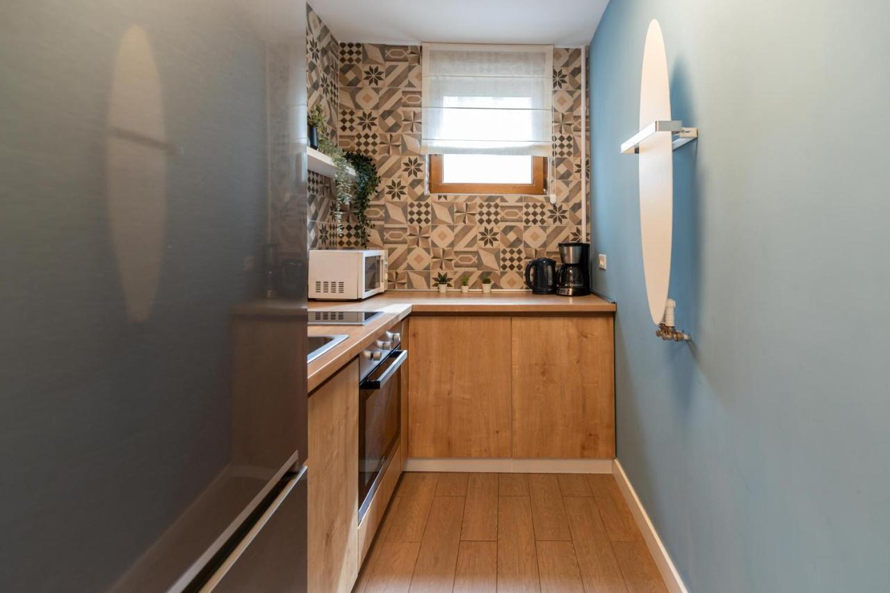 בוקרשט Downtown Retreat: Spacious 2-Br By Unirii Square מראה חיצוני תמונה