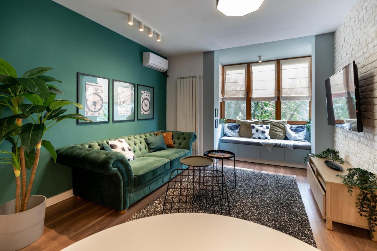 בוקרשט Downtown Retreat: Spacious 2-Br By Unirii Square מראה חיצוני תמונה