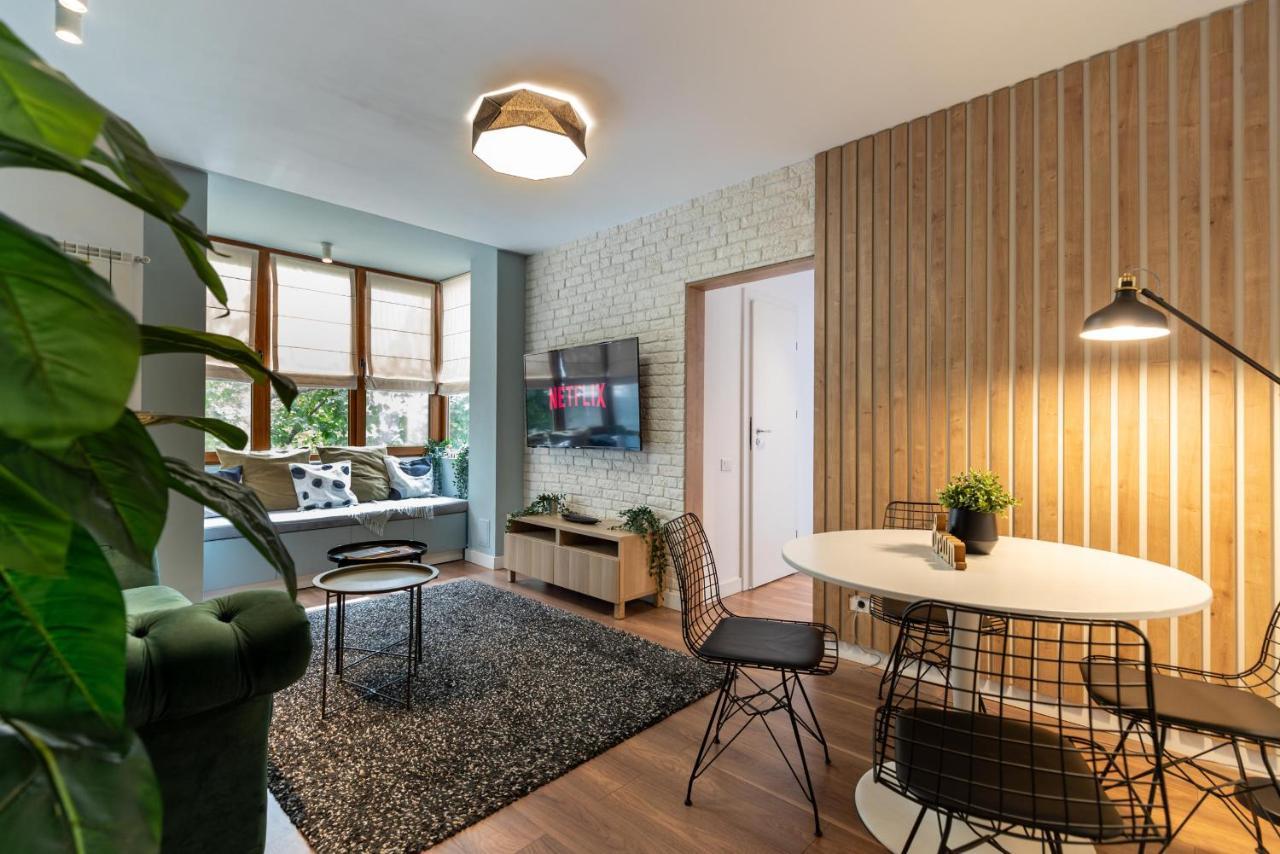 בוקרשט Downtown Retreat: Spacious 2-Br By Unirii Square מראה חיצוני תמונה