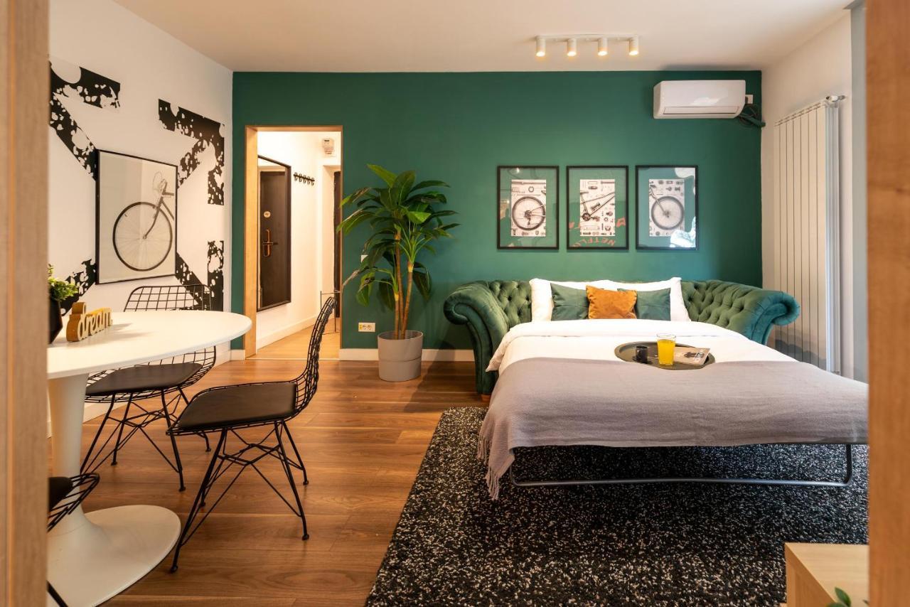בוקרשט Downtown Retreat: Spacious 2-Br By Unirii Square מראה חיצוני תמונה