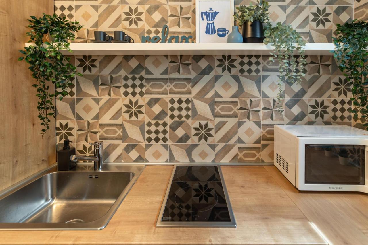 בוקרשט Downtown Retreat: Spacious 2-Br By Unirii Square מראה חיצוני תמונה