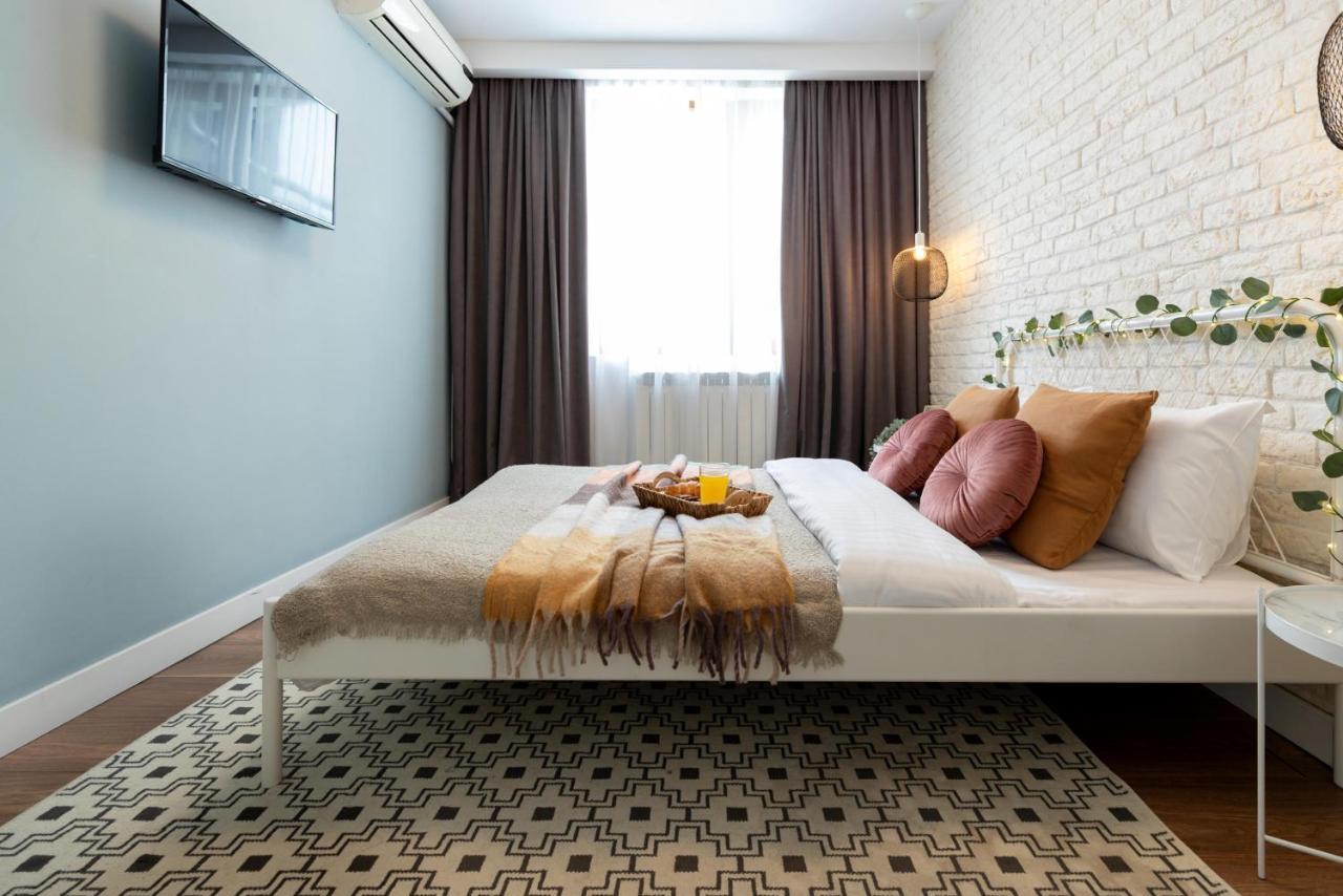 בוקרשט Downtown Retreat: Spacious 2-Br By Unirii Square מראה חיצוני תמונה